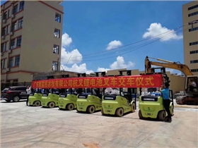 广东新富民农牧有限公司采购杭州叉车案例-电动锂电池叉车