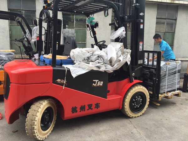 杭州叉车丨电动叉车取代内燃叉车，迟早的事！