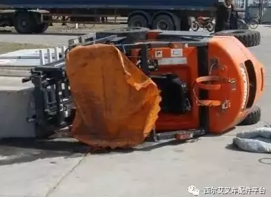 杭州叉车提醒您：叉车伤人事故高发，出门在外，注意安全！
