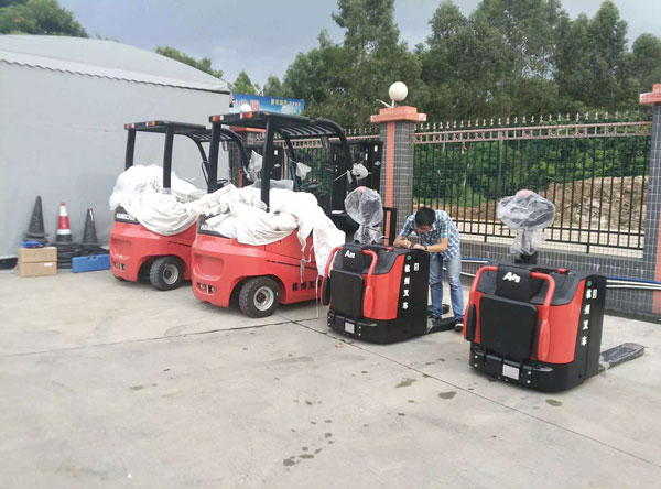 杭州叉车 | 小型电动叉车的特点和工作环境